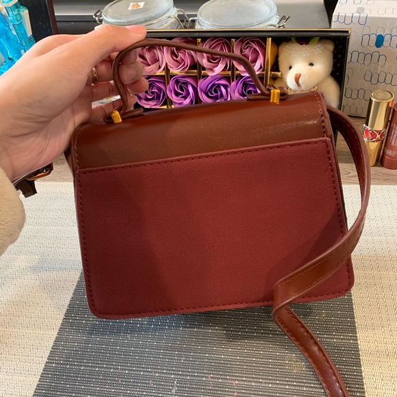 Cute Crossbody - Picture 3 of 7